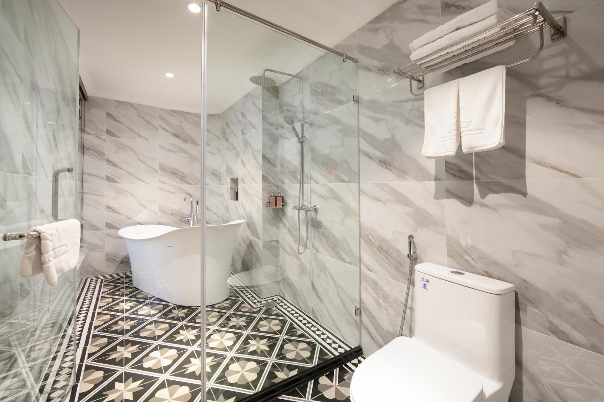 Suite Gia Đình Deluxe